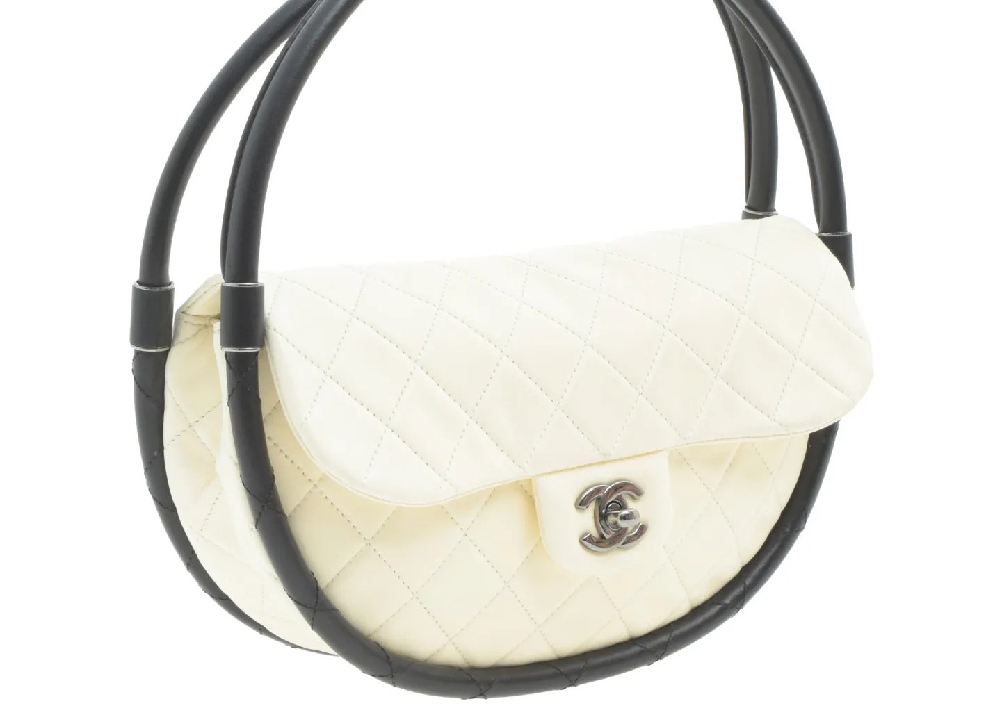 Tudo sobre esta bolsa Chanel icônica – Hula Hoop!