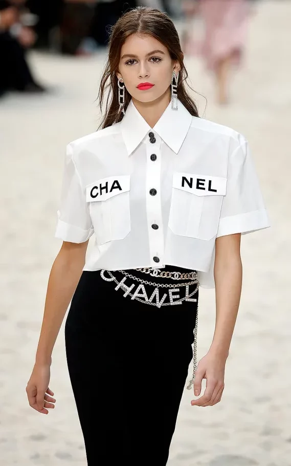 Kaia Gerber desfila para Chanel.
